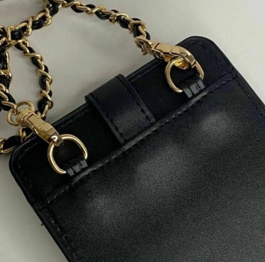 CHANEL シャネル レザーポーチ ココクラッシュ チェーン CHANEL シャネル レザーポーチ ココクラッシュ チェーン