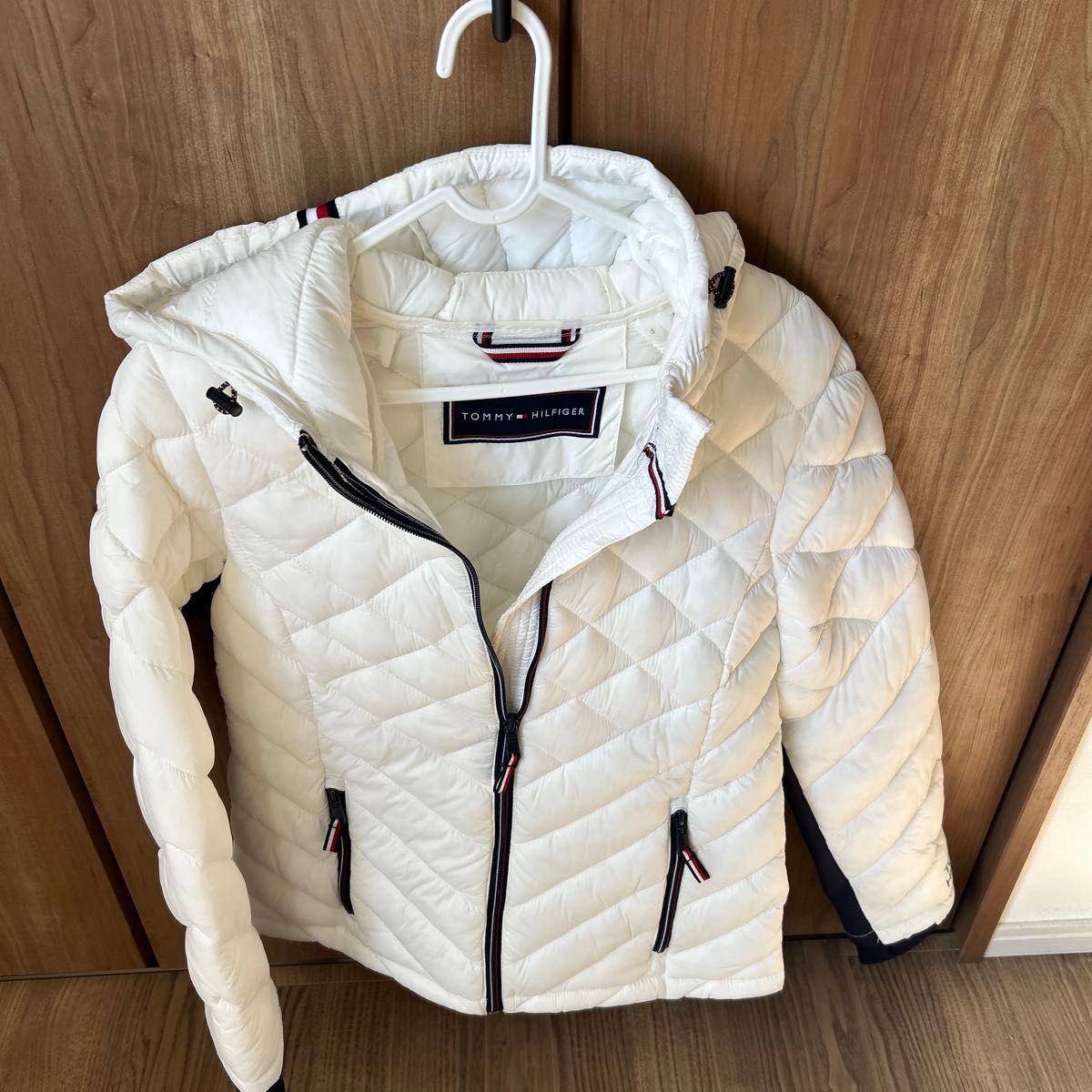 トミーヒルフィガー ダウンジャケット 白 レディース TOMMY 中綿 トミーヒルフィガー ダウンジャケット 白 レディース TOMMY 中綿