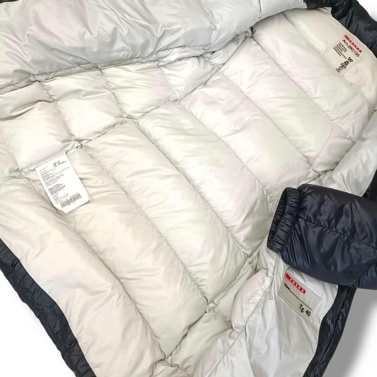 極美品 PRADA プラダ ダウンジャケット ダウンコート 29C150 極美品 PRADA プラダ ダウンジャケット ダウンコート 29C150