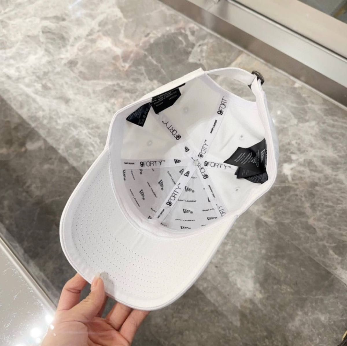 日本未発売 サンローランSaint Laurent x New Era コラボ 日本未発売 サンローランSaint Laurent x New Era コラボ