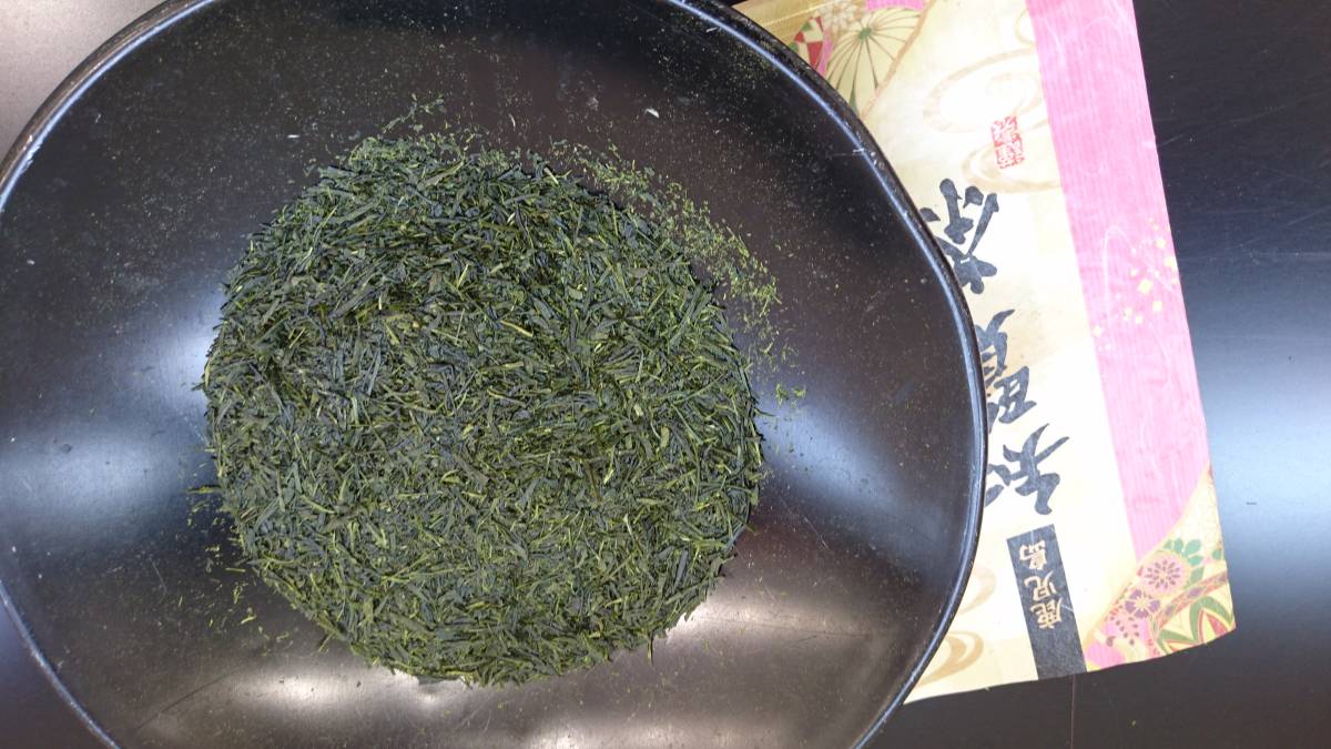 現(xiàn)物の茶葉。しっかりとした形狀のお茶。