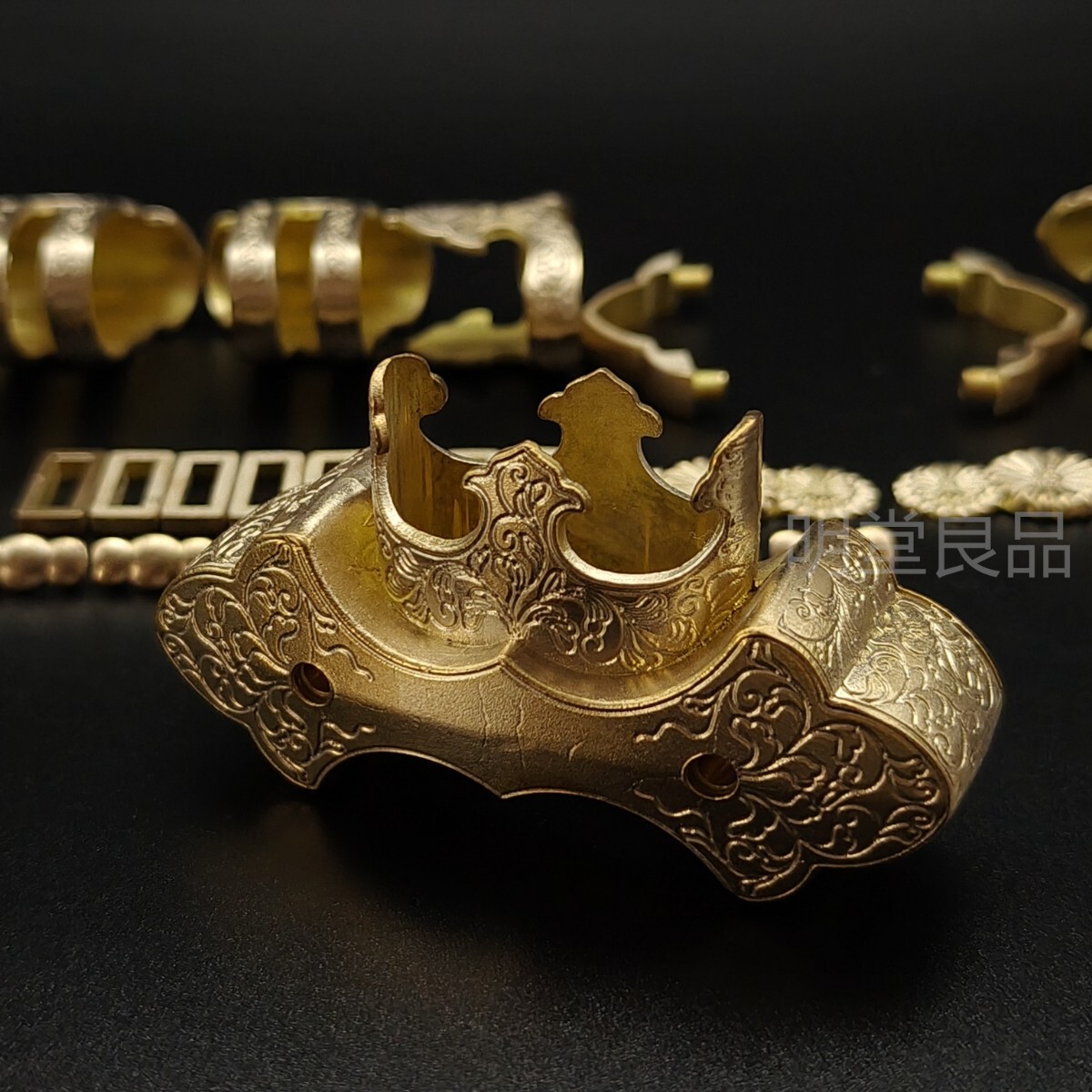 衛府の太刀金具 刀鍔 目貫 はばき 家紋の図 菊紋 切羽 目釘 鐺 衛府の太刀金具 刀鍔 目貫 はばき 家紋の図 菊紋 切羽 目釘 鐺