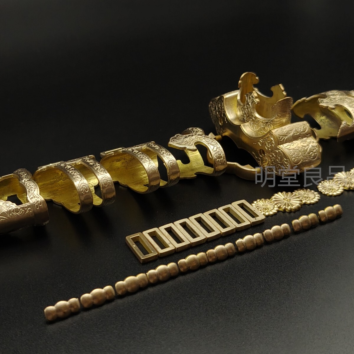 衛府の太刀金具 刀鍔 目貫 はばき 家紋の図 菊紋 切羽 目釘 鐺 衛府の太刀金具 刀鍔 目貫 はばき 家紋の図 菊紋 切羽 目釘 鐺