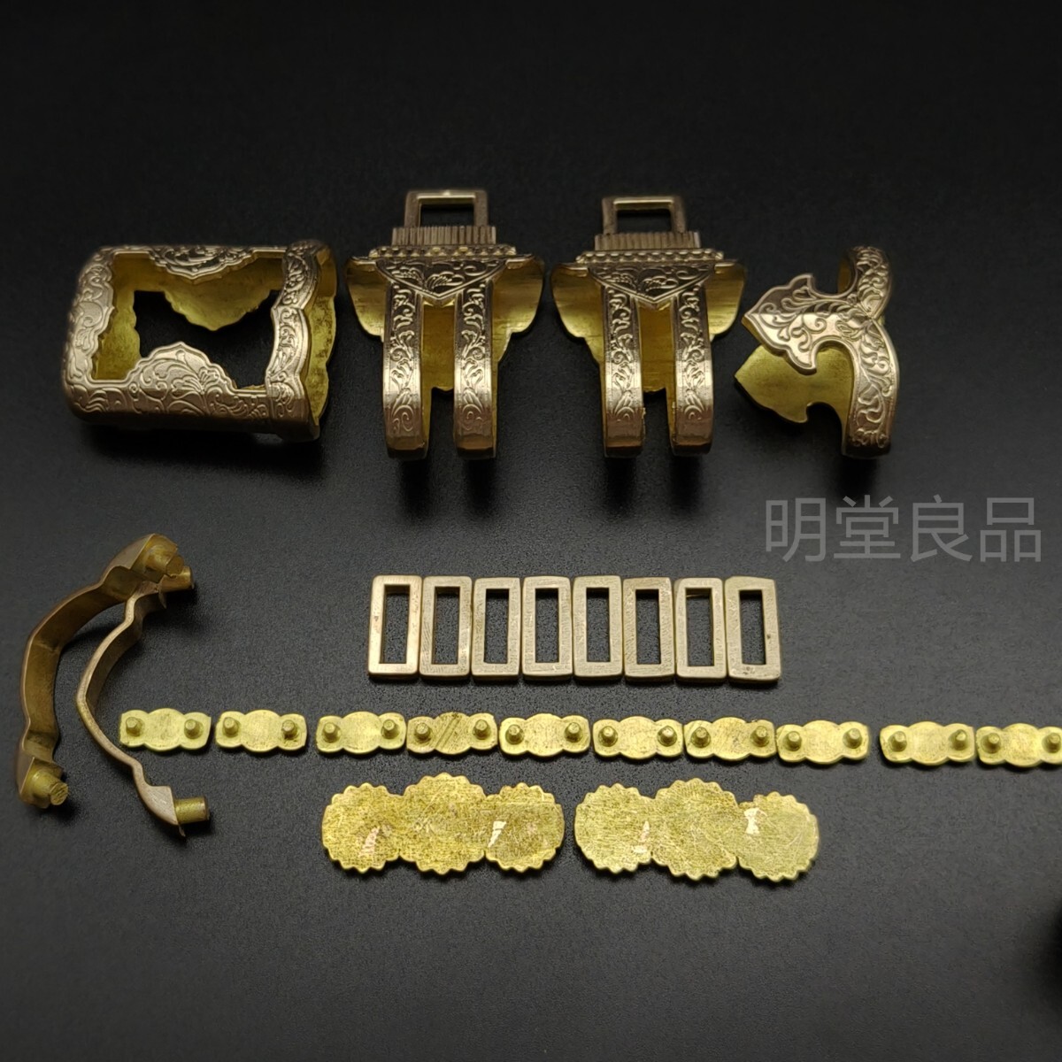 衛府の太刀金具 刀鍔 目貫 はばき 家紋の図 菊紋 切羽 目釘 鐺 衛府の太刀金具 刀鍔 目貫 はばき 家紋の図 菊紋 切羽 目釘 鐺