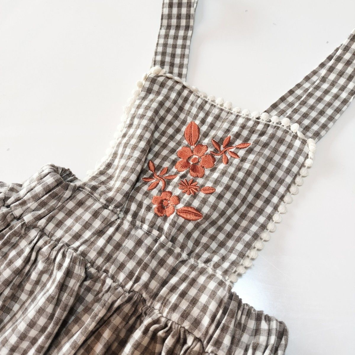 hibyebebe ギンガムチェック刺繍ジャンパースカート&ボンネット hibyebebe ギンガムチェック刺繍ジャンパースカート&ボンネット