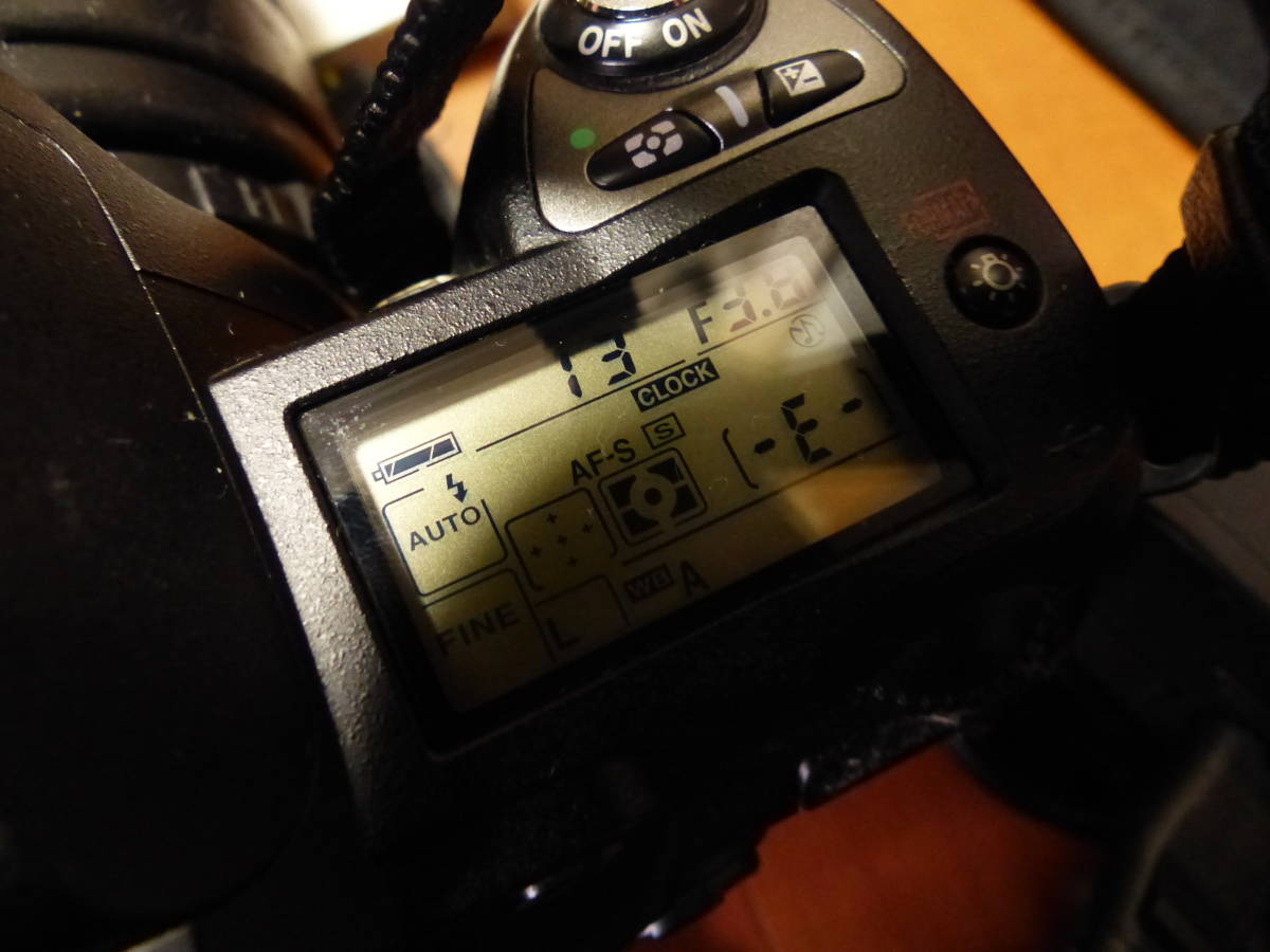 選ぶなら 名機 ニコン D70+シグマ28-200㎜F3.8-5.6 純正カメラバッグ