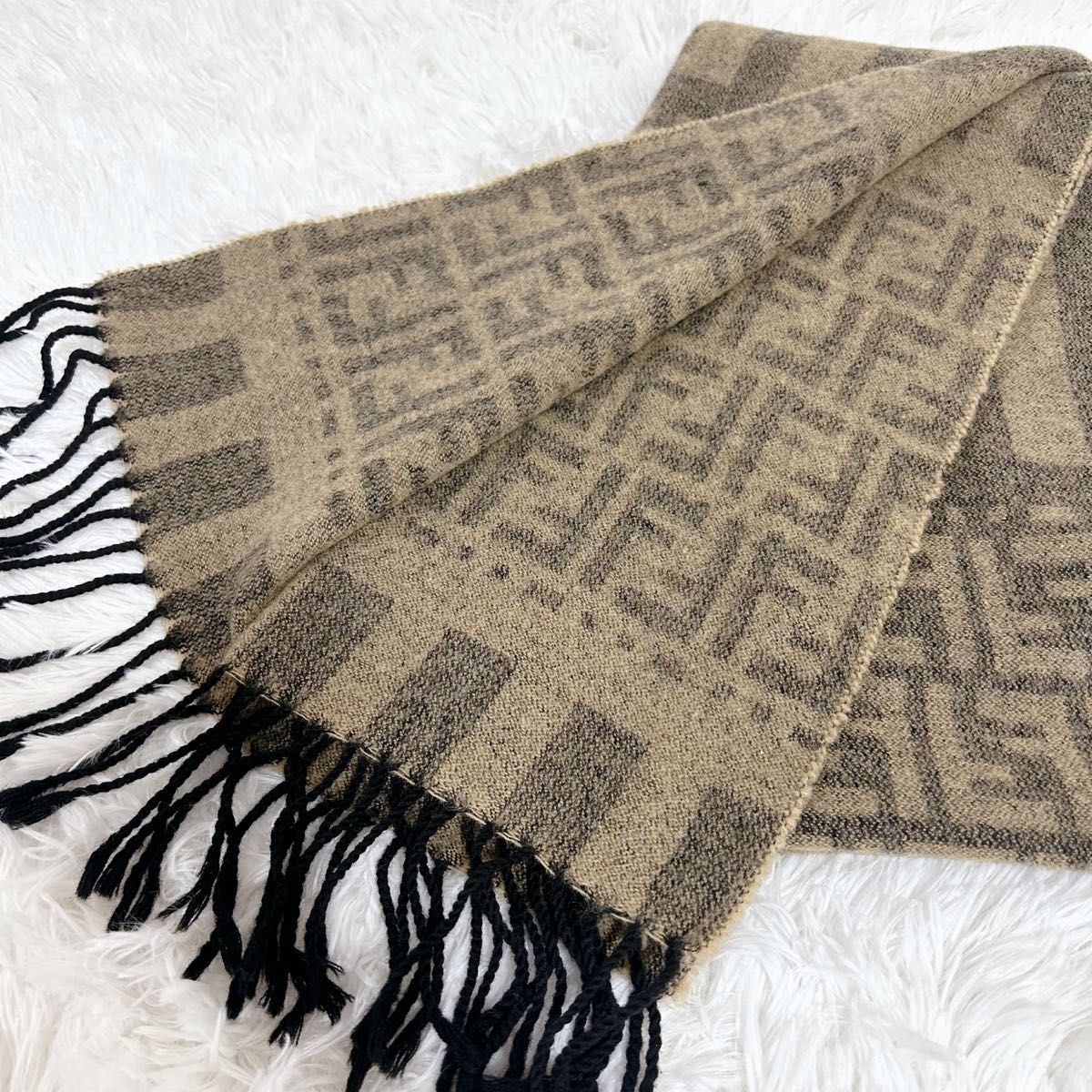 未使用級】FENDI ウール100% マフラー イタリア ズッカ柄 未使用級】FENDI ウール100% マフラー イタリア ズッカ柄