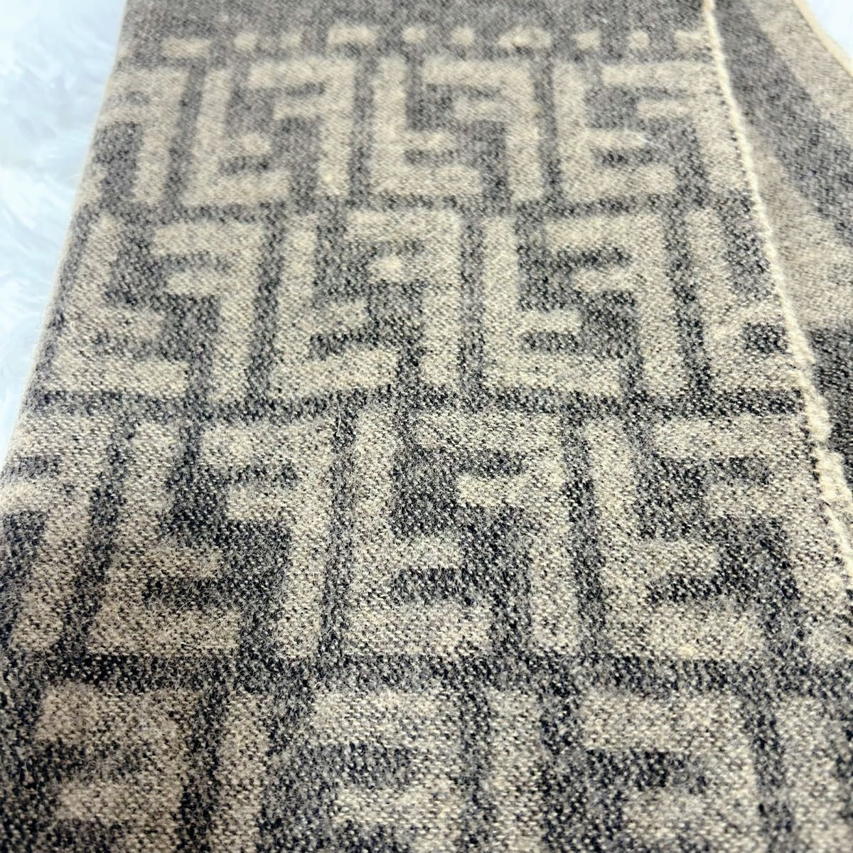 未使用級】FENDI ウール100% マフラー イタリア ズッカ柄 未使用級】FENDI ウール100% マフラー イタリア ズッカ柄