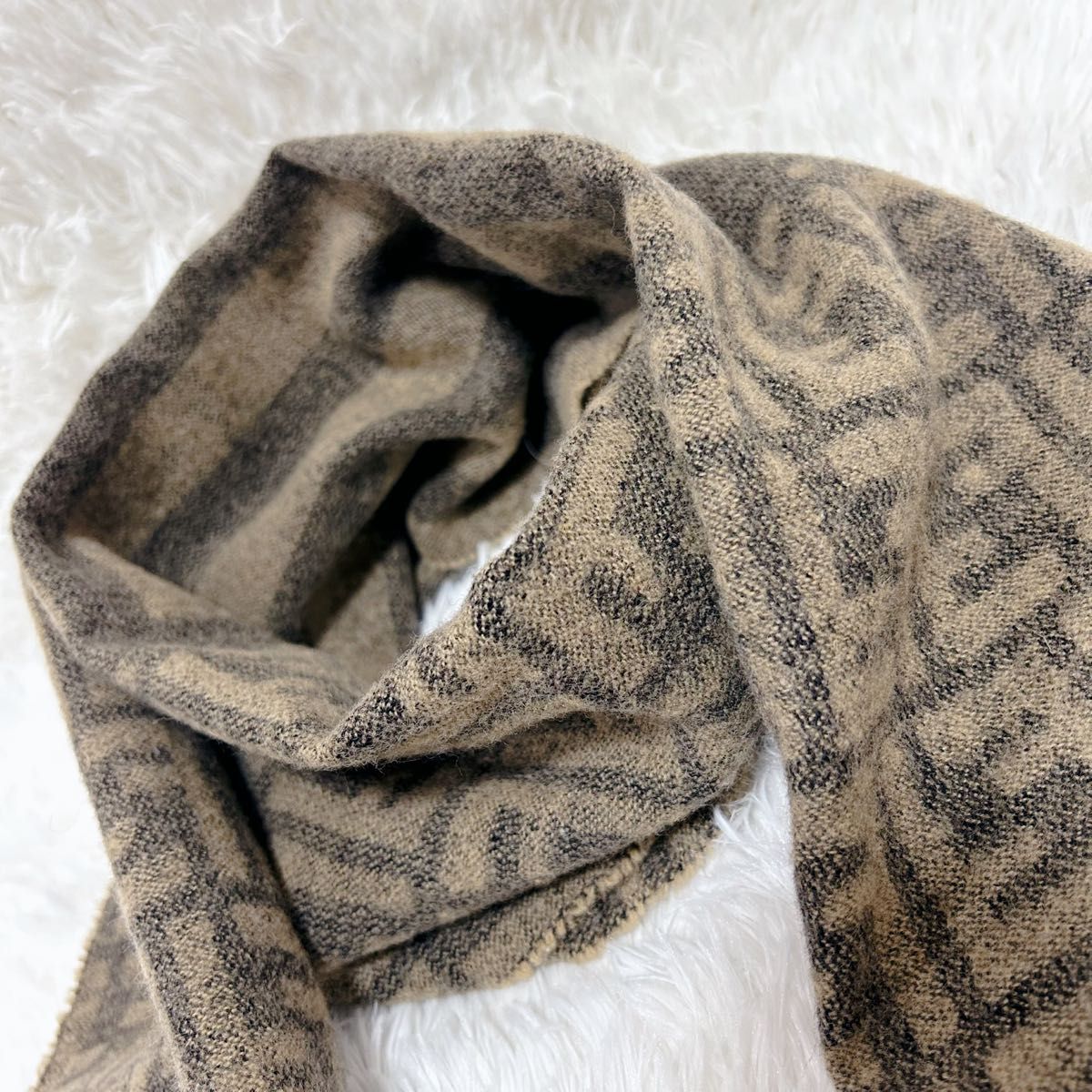 未使用級】FENDI ウール100% マフラー イタリア ズッカ柄 未使用級】FENDI ウール100% マフラー イタリア ズッカ柄