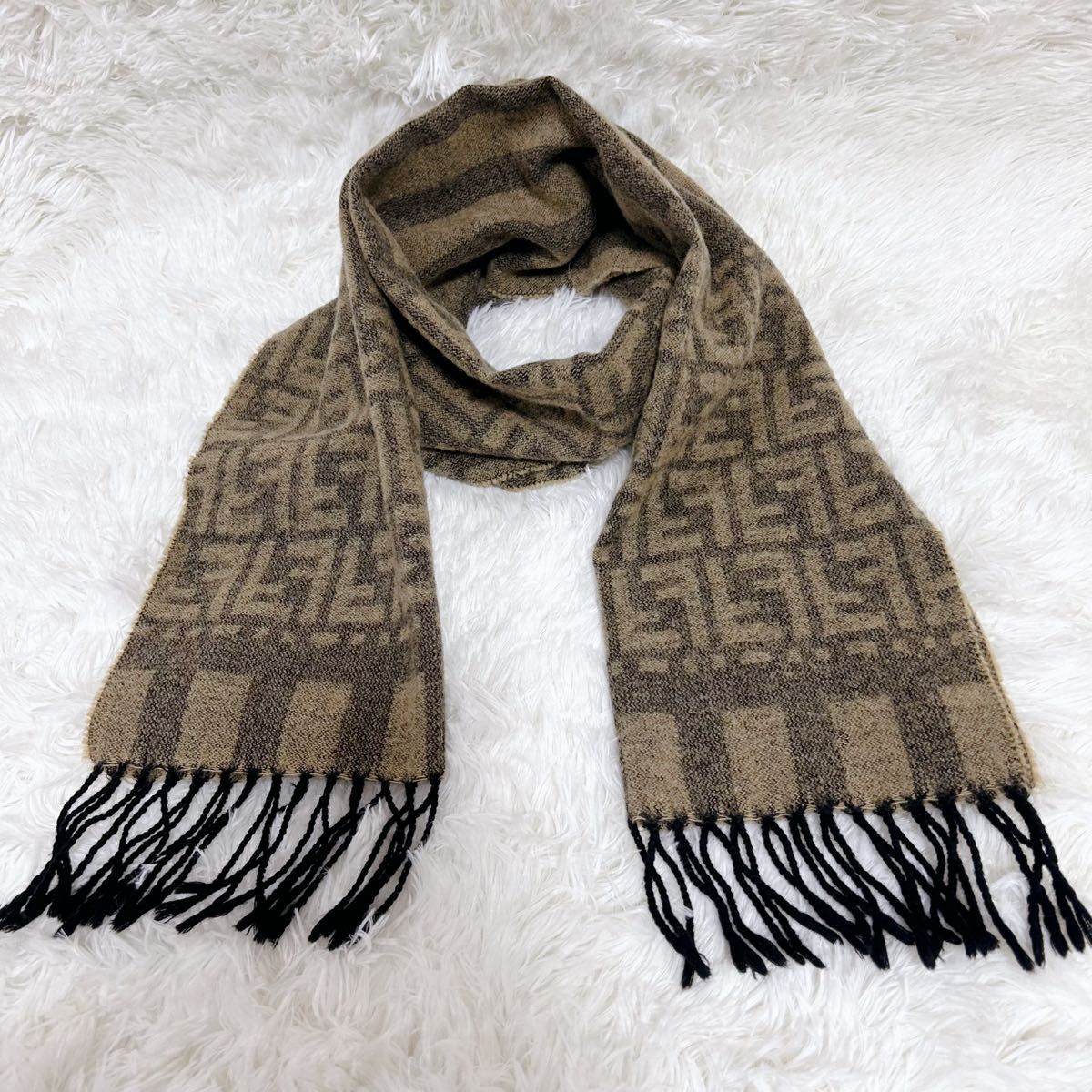 未使用級】FENDI ウール100% マフラー イタリア ズッカ柄 未使用級】FENDI ウール100% マフラー イタリア ズッカ柄
