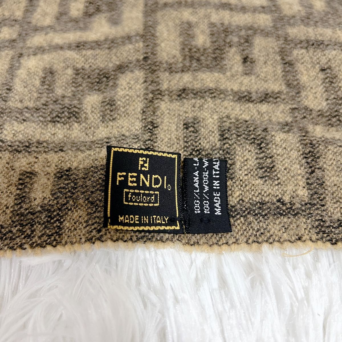 未使用級】FENDI ウール100% マフラー イタリア ズッカ柄 未使用級】FENDI ウール100% マフラー イタリア ズッカ柄