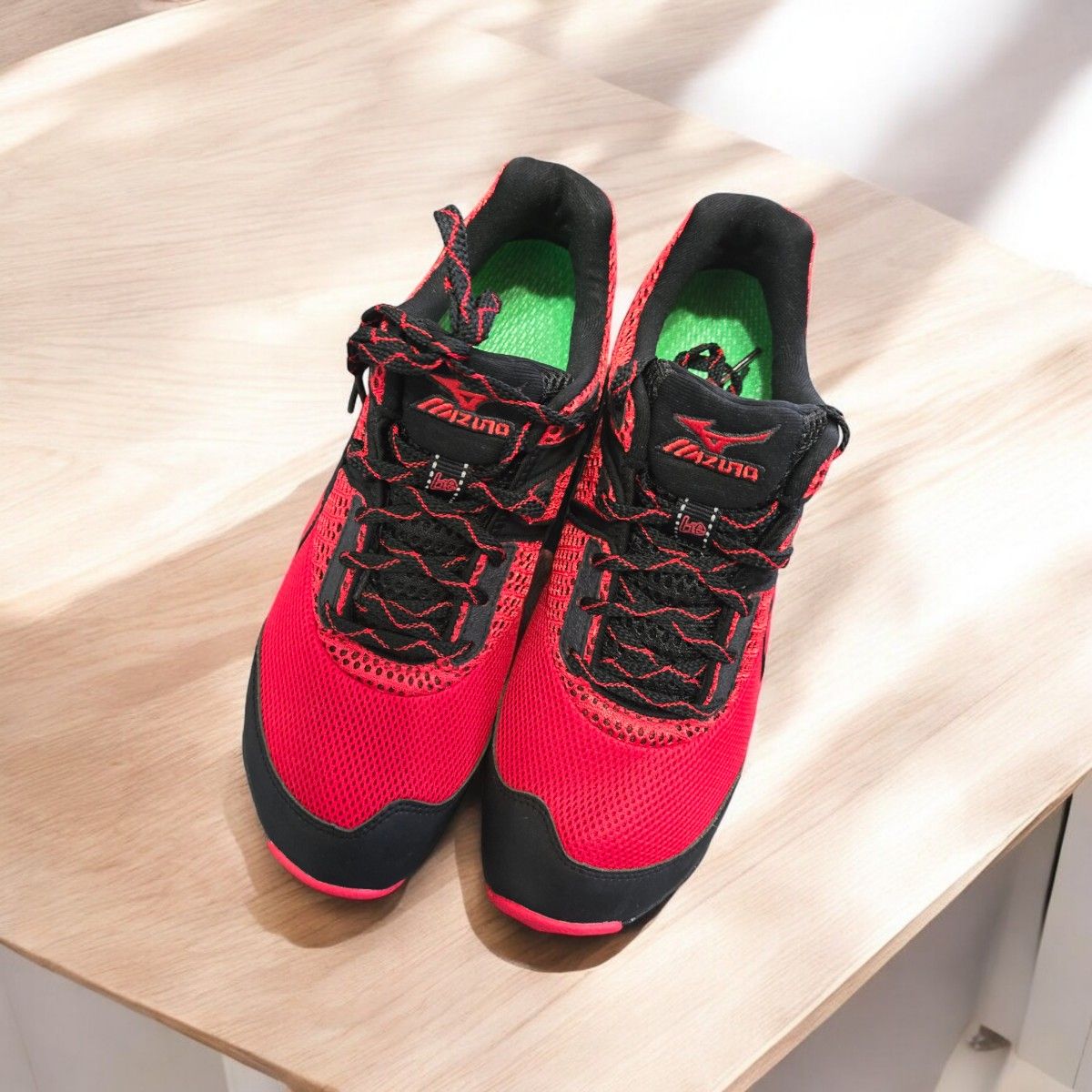 ミズノ MIZUNO Be カジュアルトレーニングシューズ レッド 27cm ミズノ MIZUNO Be カジュアルトレーニングシューズ レッド 27cm