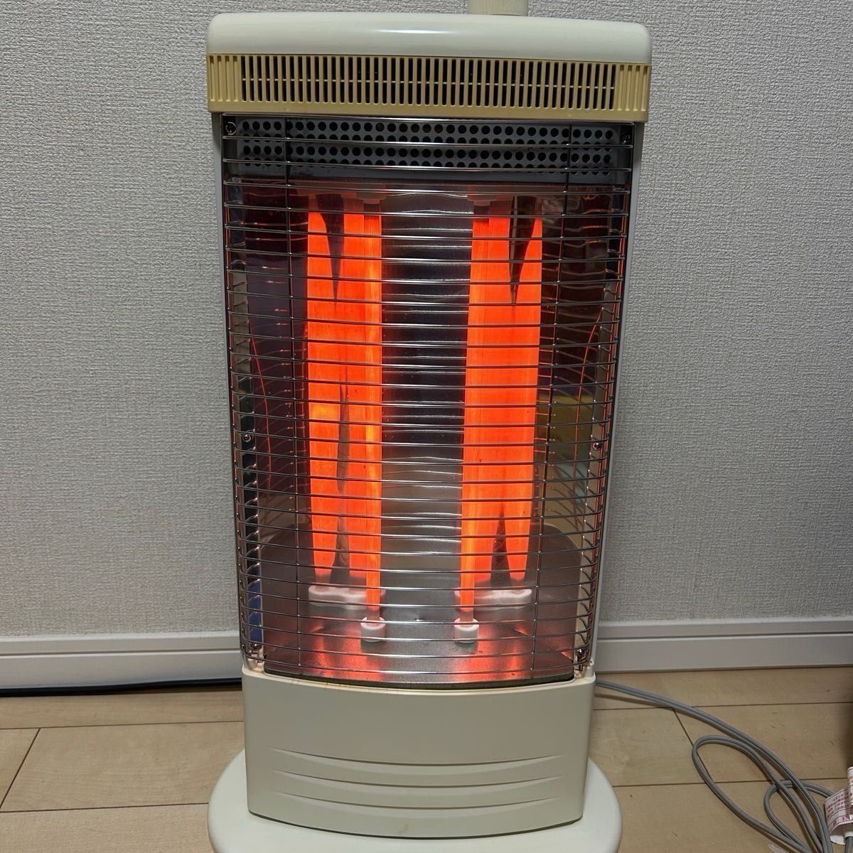 トヨトミ 電気ストーブ EH-103 TOYOTOMI 暖房器具 赤外線 トヨトミ 電気ストーブ EH-103 TOYOTOMI 暖房器具 赤外線