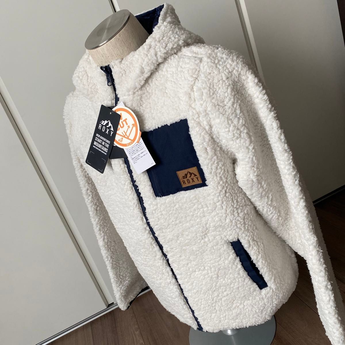 新品 ROXY ロキシー リバーシブル フリース ボア ジップアップ 新品 ROXY ロキシー リバーシブル フリース ボア ジップアップ