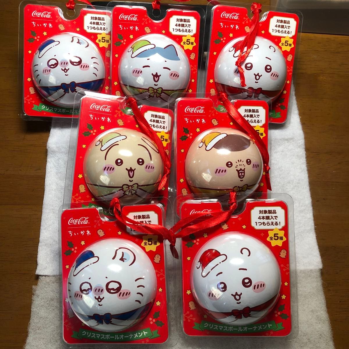 ちいかわ コカコーラ クリスマスボール オーナメント ちいかわ コカコーラ クリスマスボール オーナメント