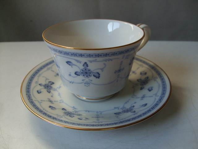 Noritake ノリタケ / 青い花 / Contemporary Fine China / コーヒー碗皿 / 未使用品 / 箱に傷 / コンテンポラリー