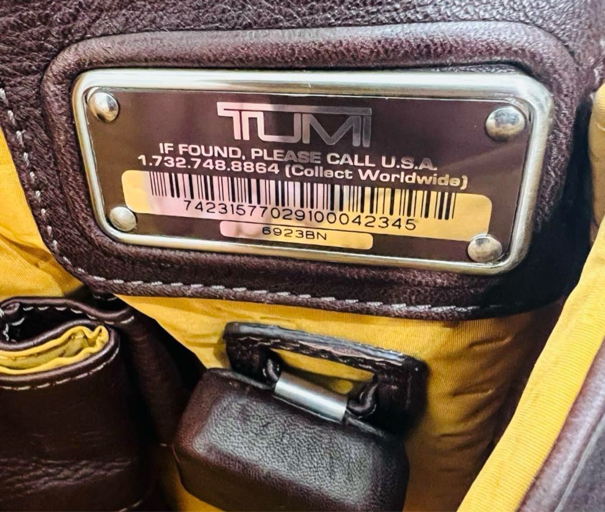 極美品 TUMI トゥミ ショルダーバッグ クロスボディ ブラウン 革 極美品 TUMI トゥミ ショルダーバッグ クロスボディ ブラウン 革