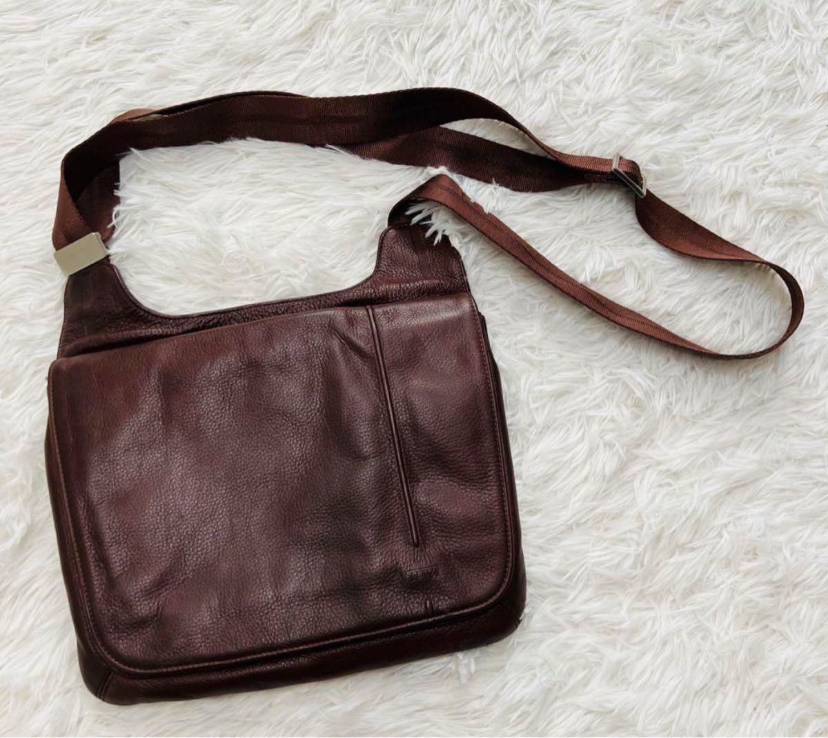 極美品 TUMI トゥミ ショルダーバッグ クロスボディ ブラウン 革 極美品 TUMI トゥミ ショルダーバッグ クロスボディ ブラウン 革
