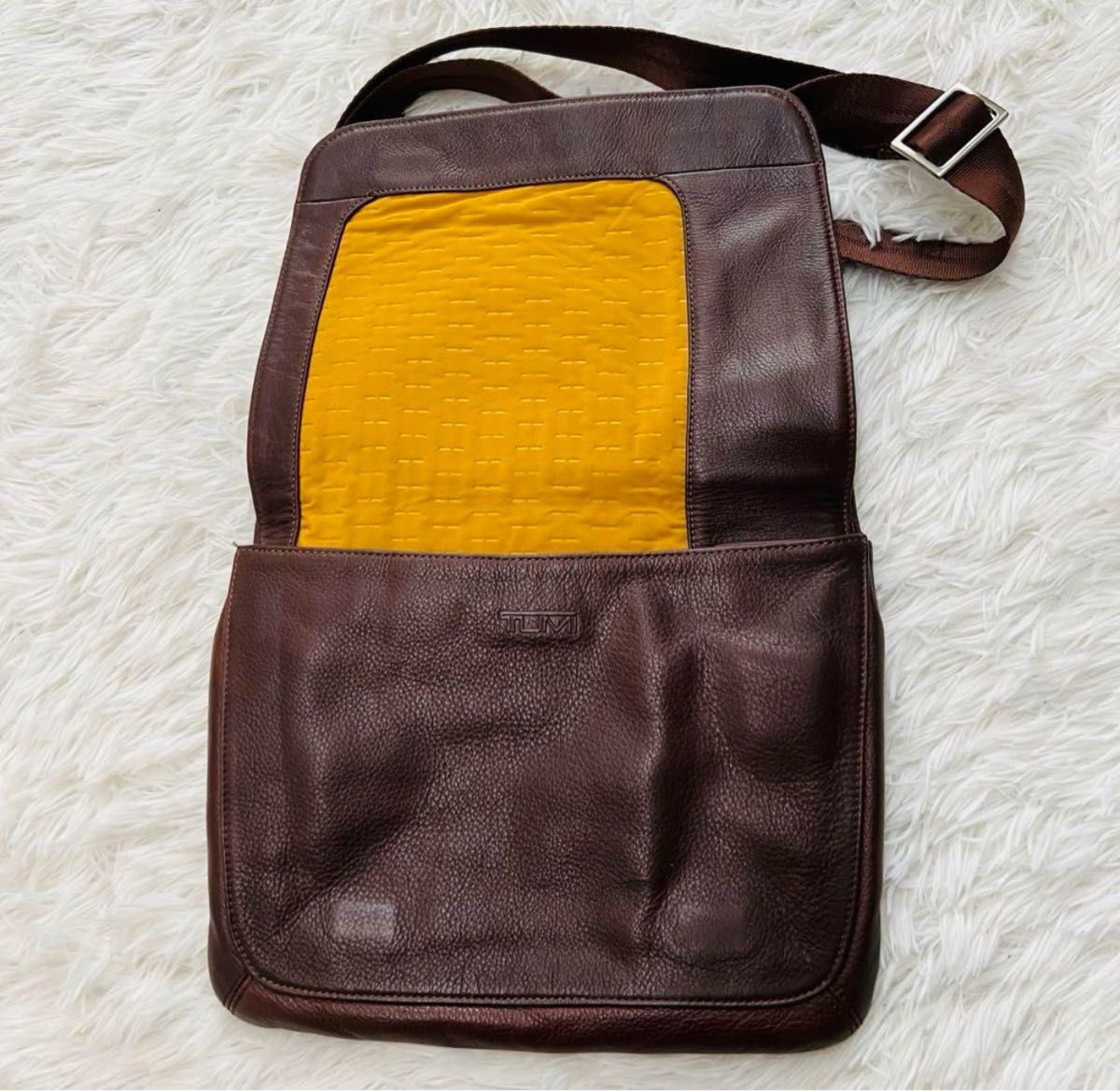 極美品 TUMI トゥミ ショルダーバッグ クロスボディ ブラウン 革 極美品 TUMI トゥミ ショルダーバッグ クロスボディ ブラウン 革