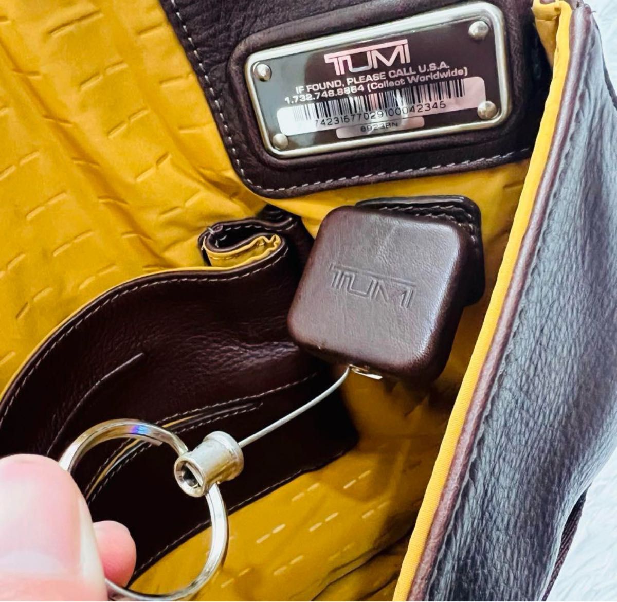 極美品 TUMI トゥミ ショルダーバッグ クロスボディ ブラウン 革 極美品 TUMI トゥミ ショルダーバッグ クロスボディ ブラウン 革