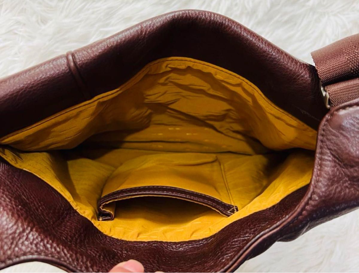 極美品 TUMI トゥミ ショルダーバッグ クロスボディ ブラウン 革 極美品 TUMI トゥミ ショルダーバッグ クロスボディ ブラウン 革