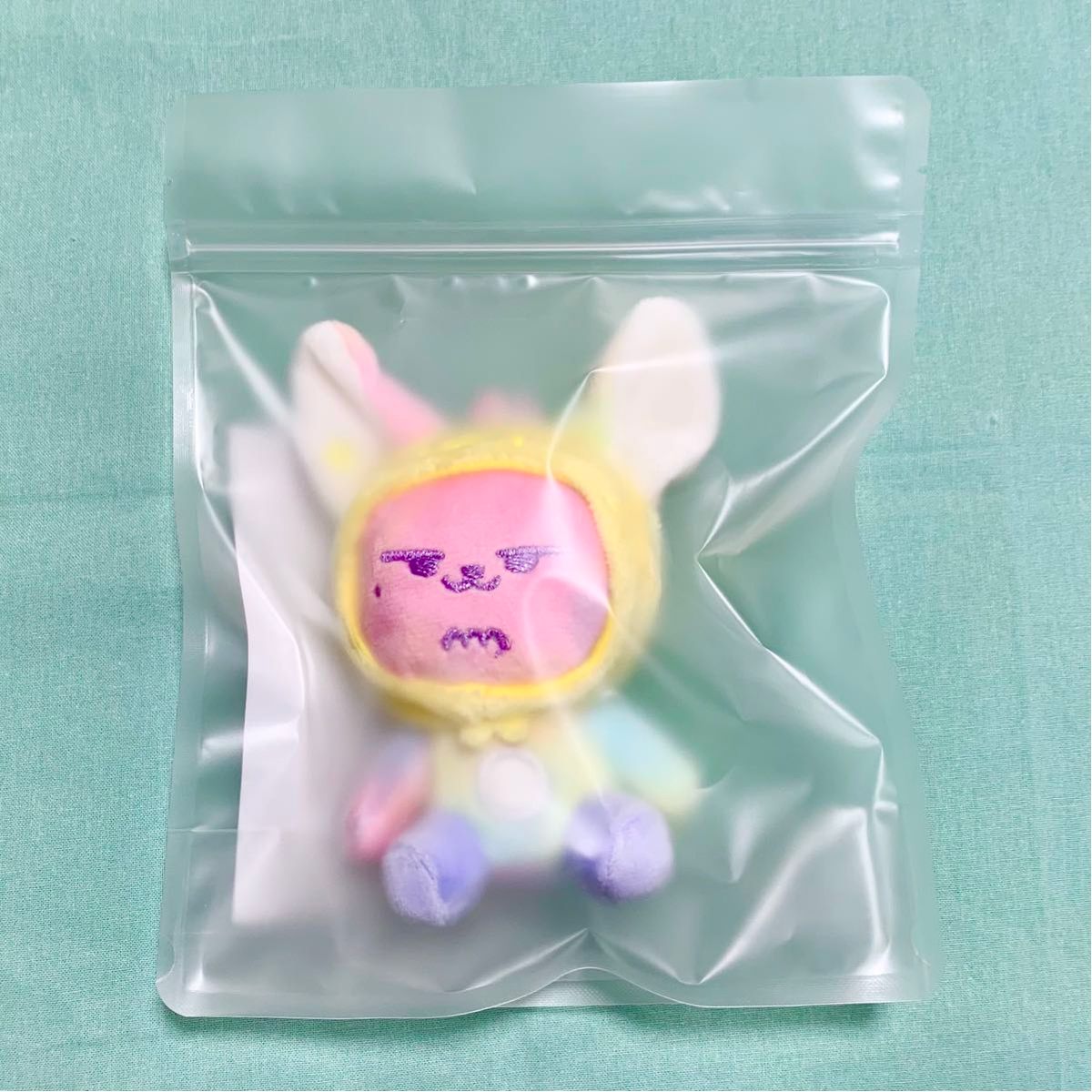 TXT SANCTUARY レインボー プルバトゥ ファンチュン キーリング TXT SANCTUARY レインボー プルバトゥ ファンチュン キーリング
