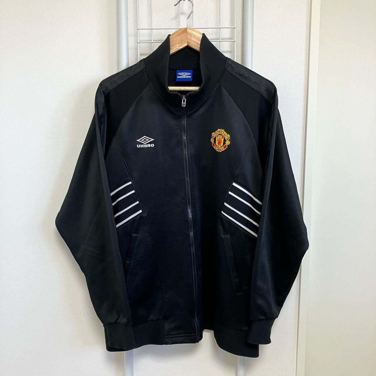 umbro アンブロ マンチェスターユナイテッド トラックジャケット umbro アンブロ マンチェスターユナイテッド トラックジャケット