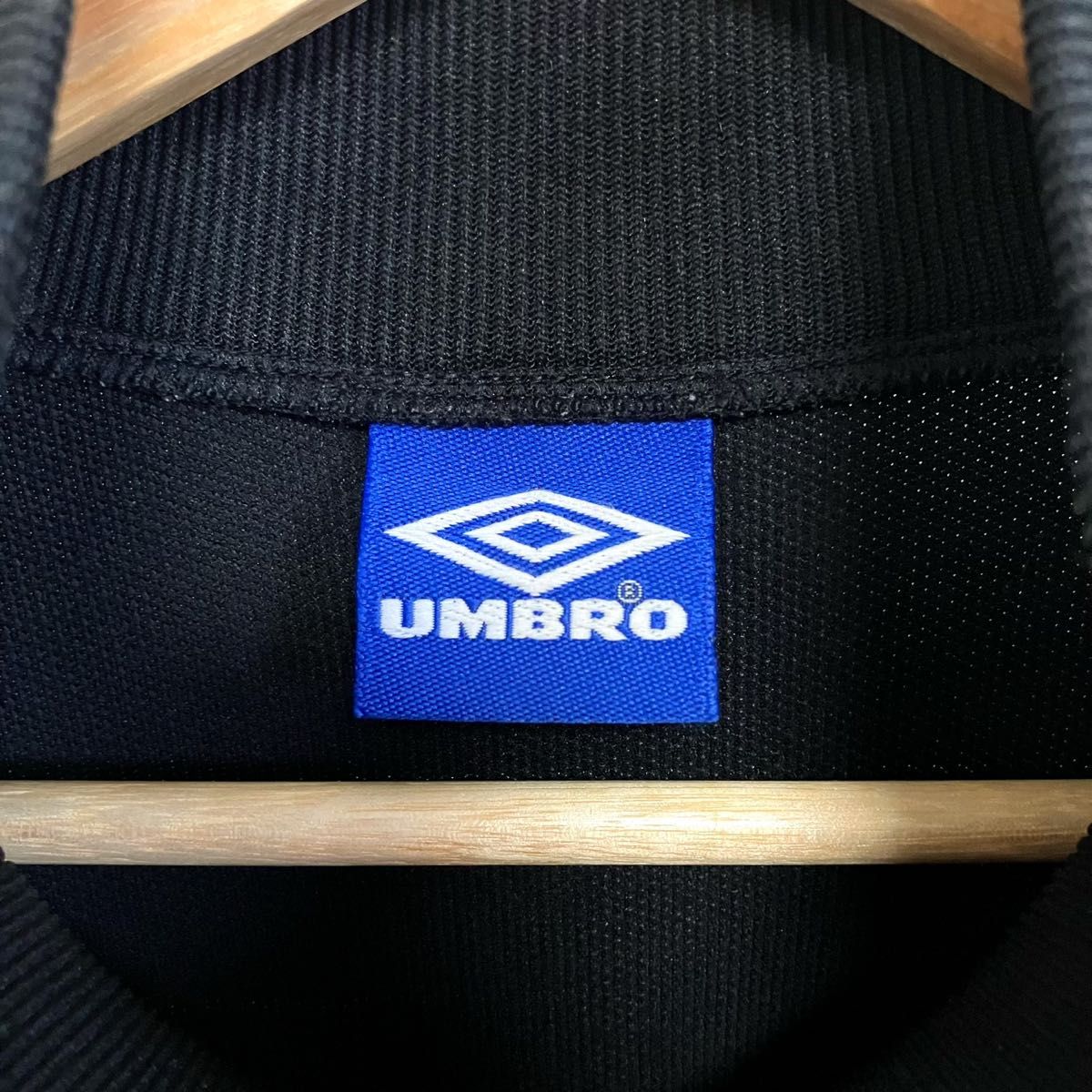 umbro アンブロ マンチェスターユナイテッド トラックジャケット umbro アンブロ マンチェスターユナイテッド トラックジャケット