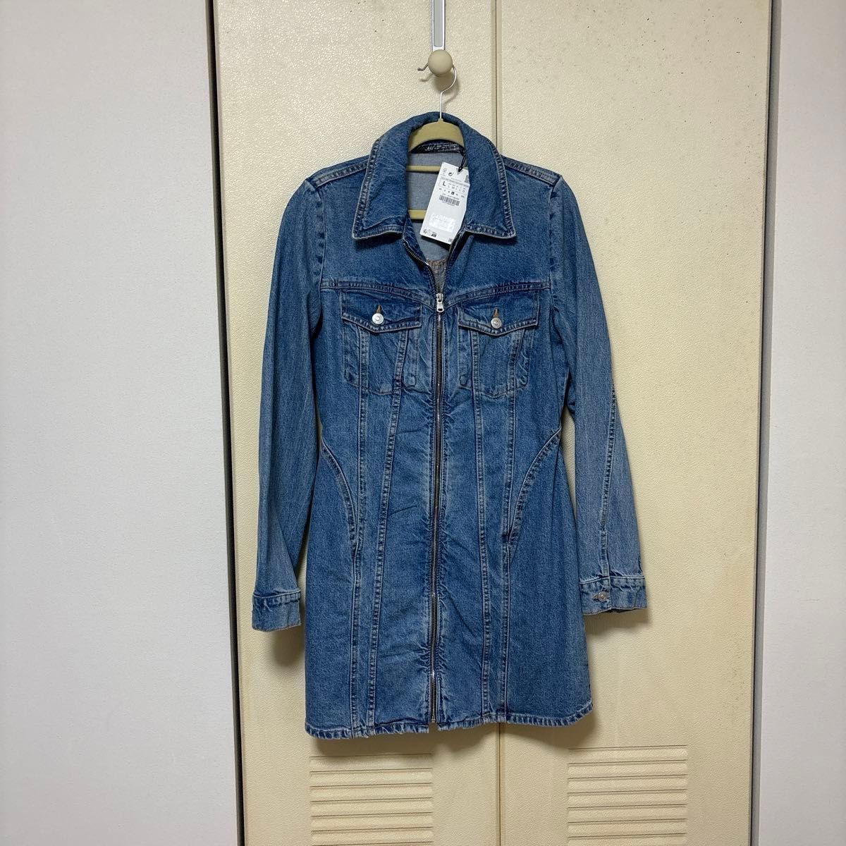 新品未使用 タグ付 ZARA デニム ワンピース L 定価約7 000円 新品未使用 タグ付 ZARA デニム ワンピース L 定価約7 000円