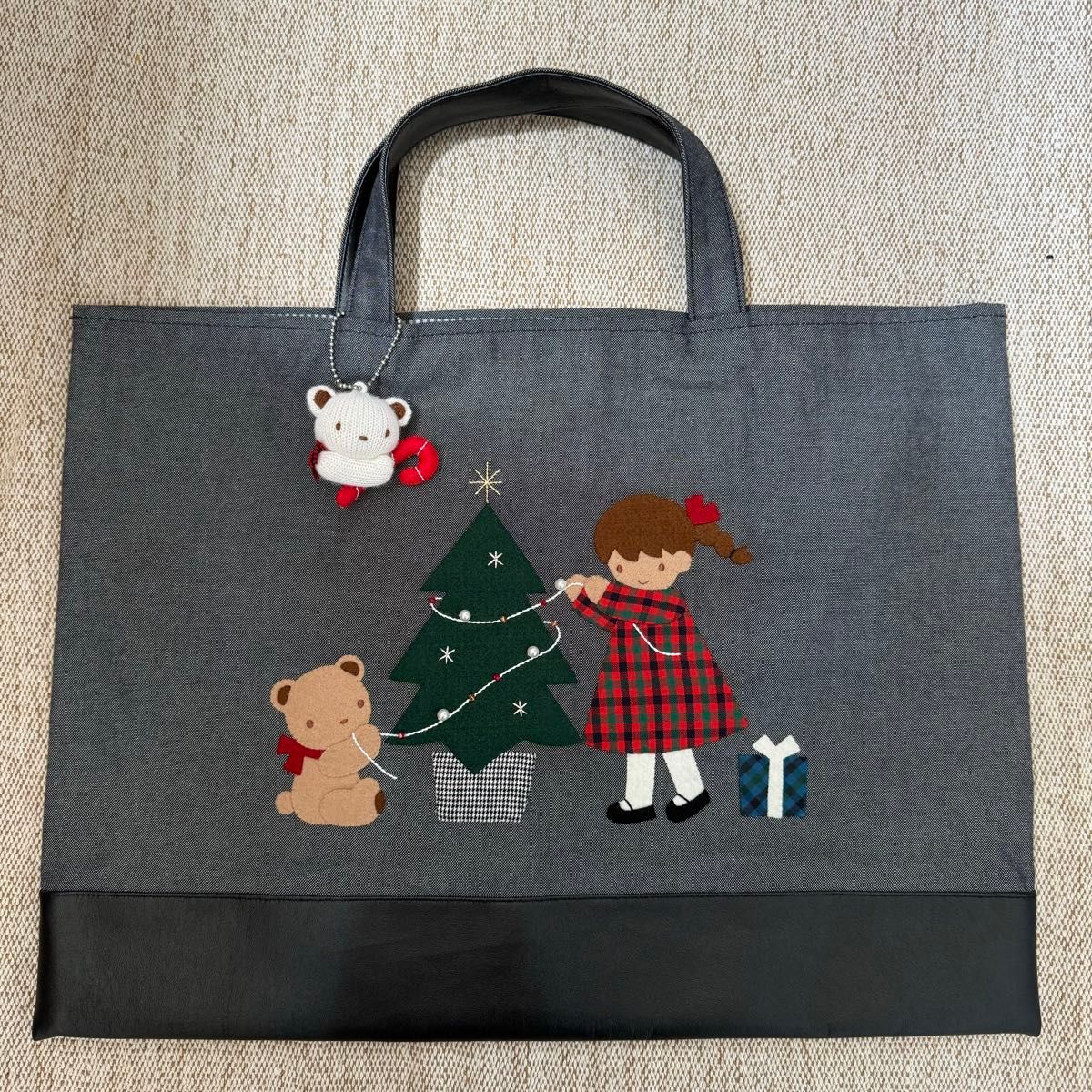 ファミリア クリスマスデザイン トートバッグ(女の子とクマの ファミリア クリスマスデザイン トートバッグ(女の子とクマの