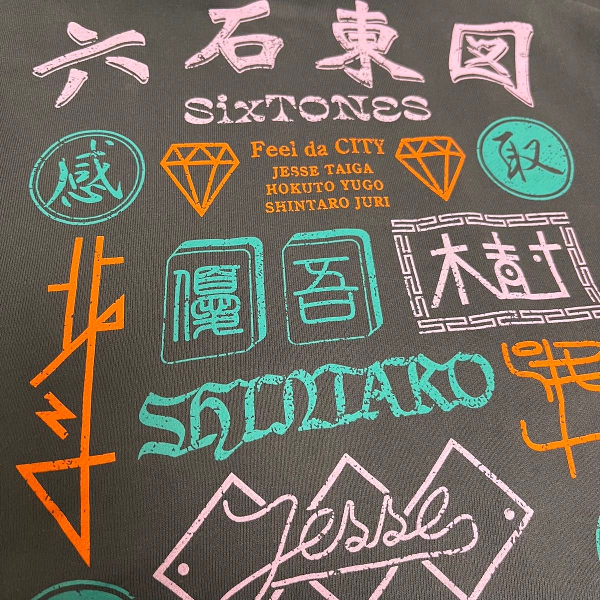 SixTONES Feel da CITYパーカー(中古品)すとーんずパーカー SixTONES Feel da CITYパーカー(中古品)すとーんずパーカー