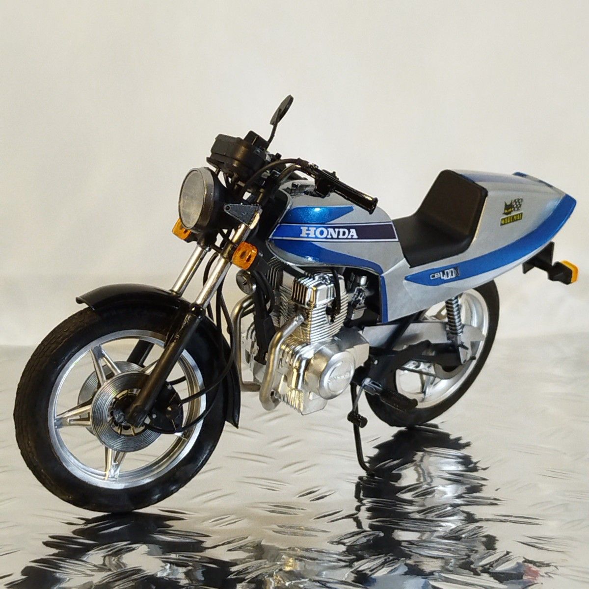 バイクプラモデル アオシマ1/12 HONDA CB400N 組み立て済み完成 バイクプラモデル アオシマ1/12 HONDA CB400N 組み立て済み完成