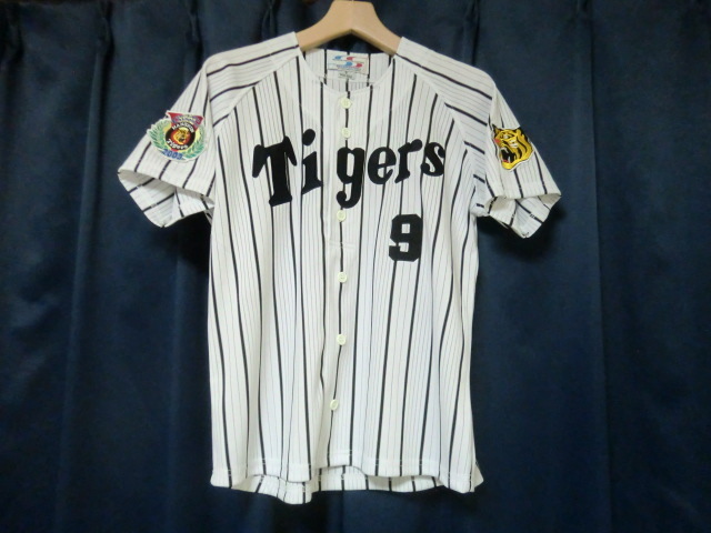 阪神タイガース 9 藤本敦士選手 2004年実使用 直筆サイン入り 阪神タイガース 9 藤本敦士選手 2004年実使用 直筆サイン入り