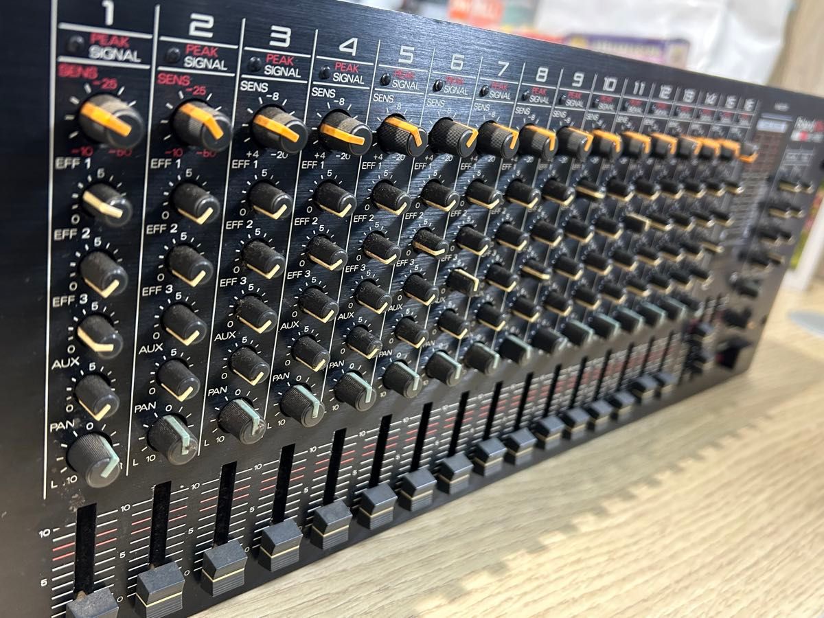 Roland LINE MIXER M-160 ラックマウントミキサー 16ch 稼働確認 Roland LINE MIXER M-160 ラックマウントミキサー 16ch 稼働確認
