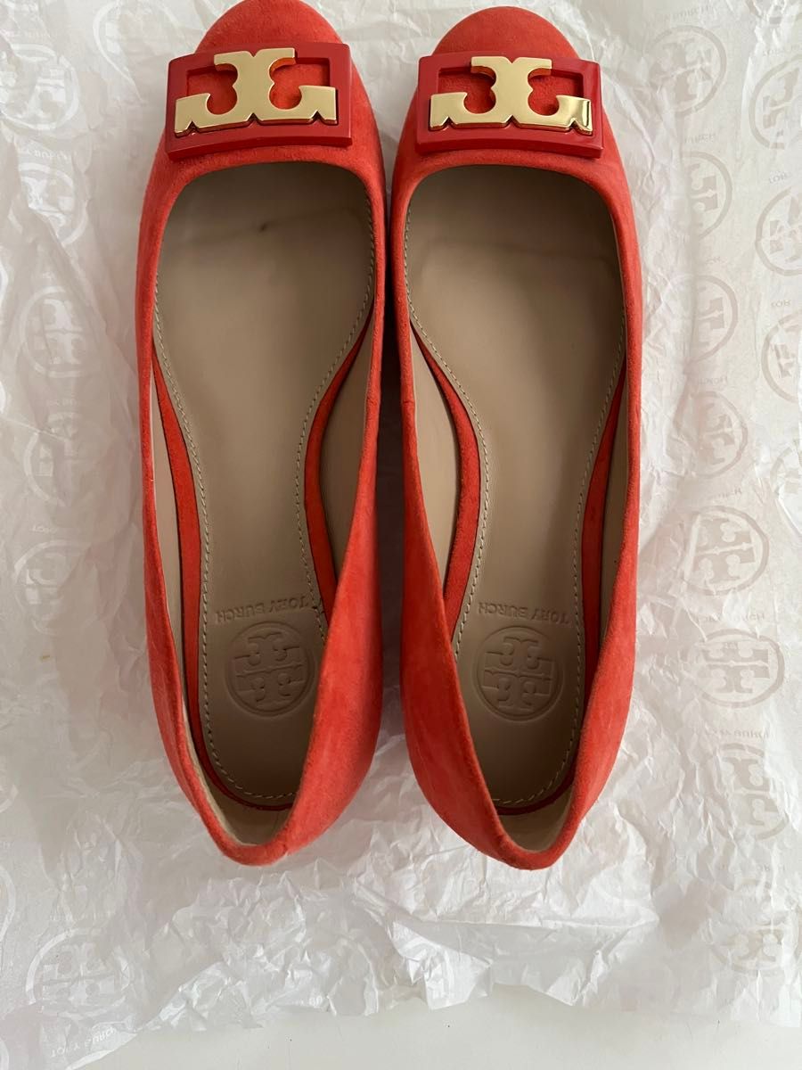 新品に近い トリバーチ フラットシューズ オレンジ
