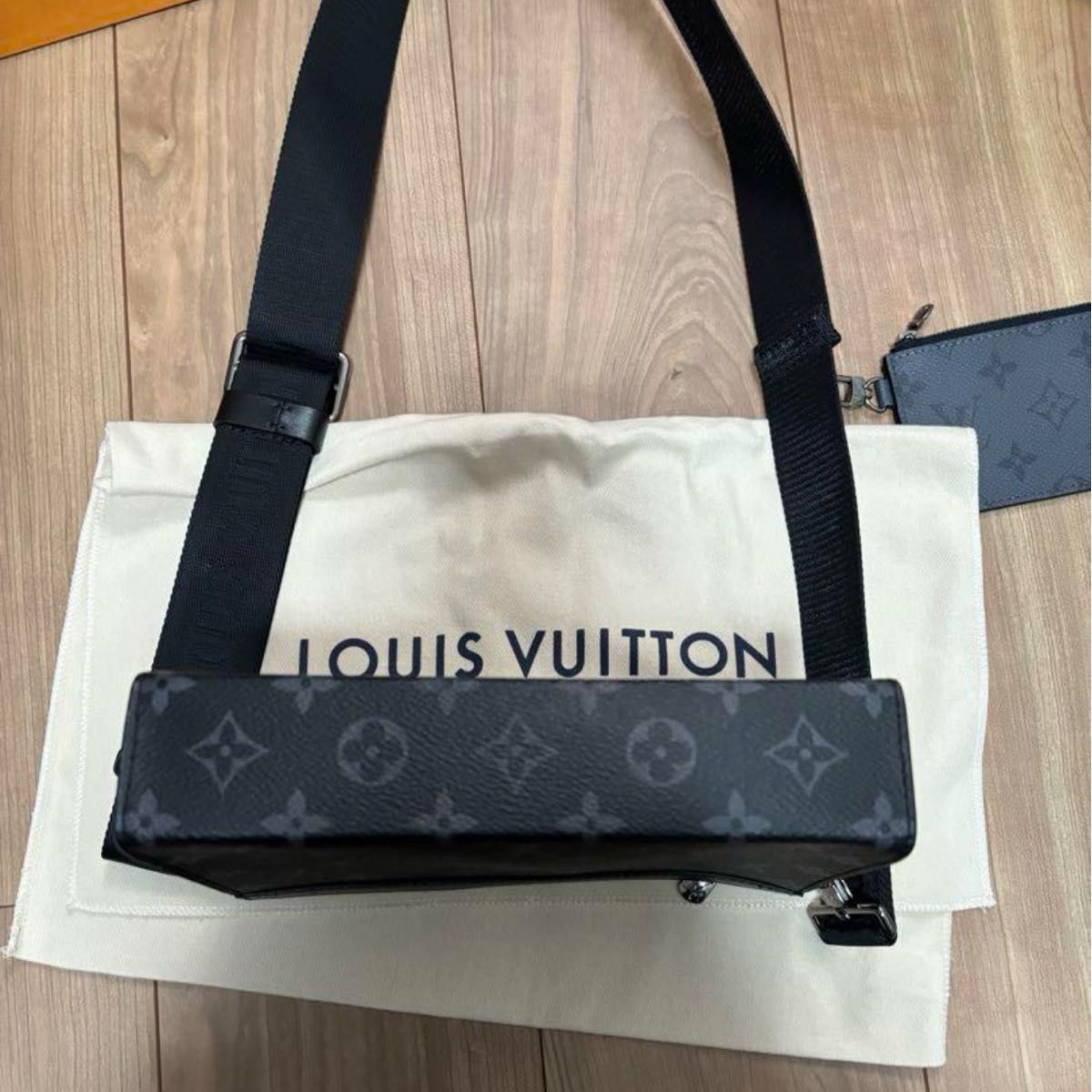 LOUIS VUITTON ガストン ウェアラブル ウォレット ショルダー LOUIS VUITTON ガストン ウェアラブル ウォレット ショルダー