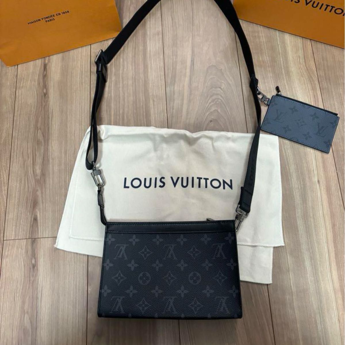 LOUIS VUITTON ガストン ウェアラブル ウォレット ショルダー LOUIS VUITTON ガストン ウェアラブル ウォレット ショルダー
