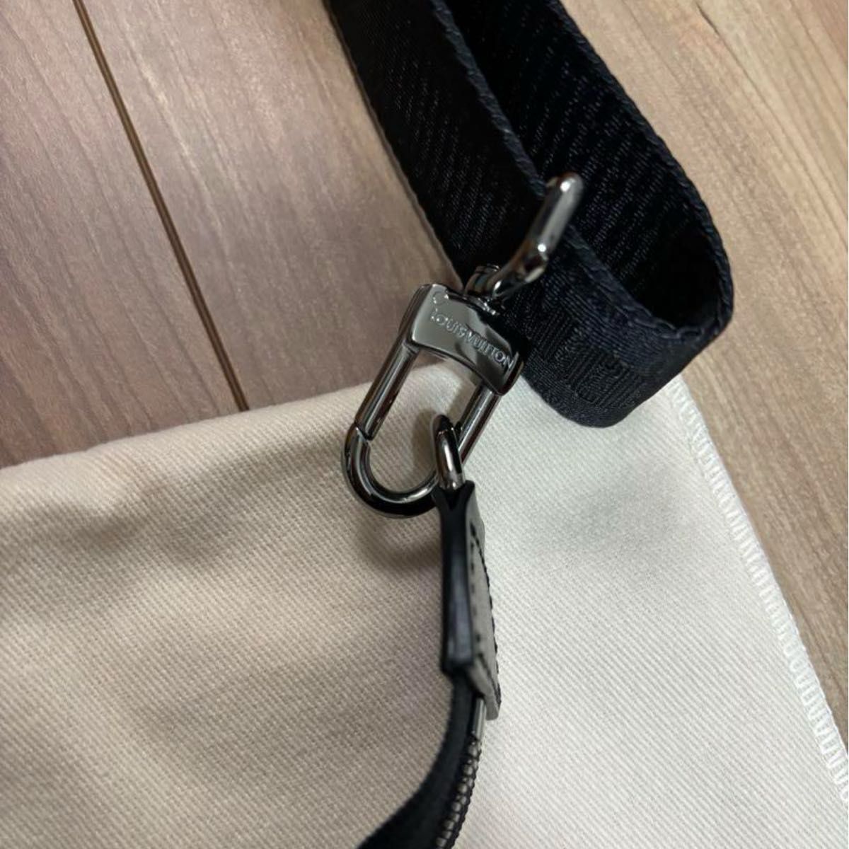 LOUIS VUITTON ガストン ウェアラブル ウォレット ショルダー LOUIS VUITTON ガストン ウェアラブル ウォレット ショルダー