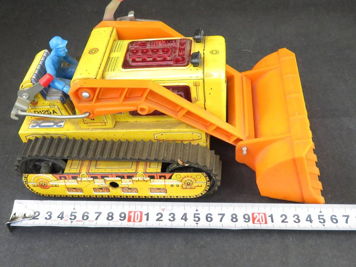 1 jpy ~ tin plate bulldozer battery type toy *11