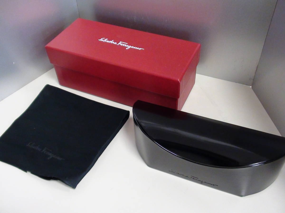  Salvatore Ferragamo Salvatore Ferragamo glasses case not for sale new goods unused goods 