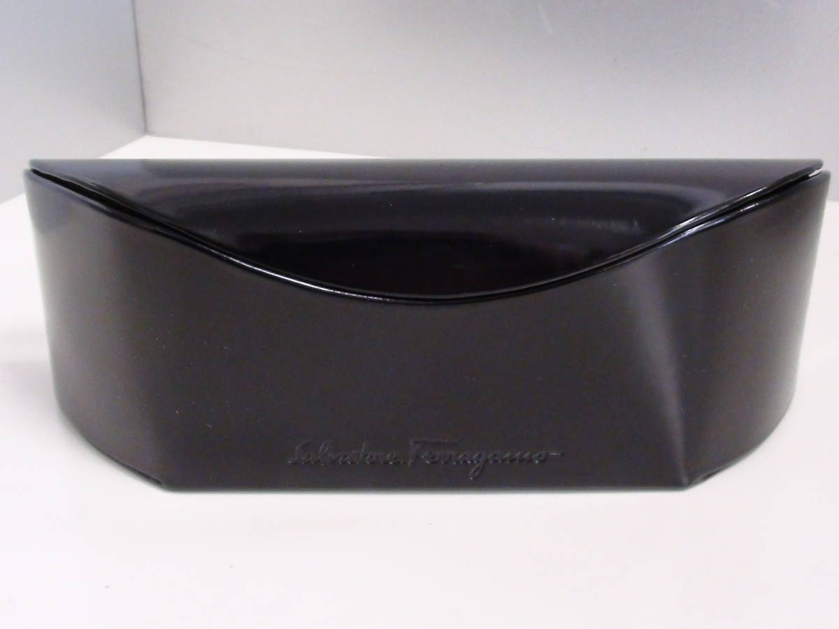  Salvatore Ferragamo Salvatore Ferragamo glasses case not for sale new goods unused goods 