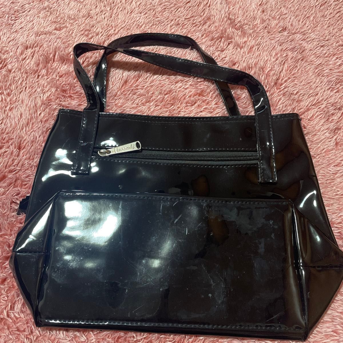 美品】Harrods ハロッズ 黒エナメル トートバッグ リボン付き 美品】Harrods ハロッズ 黒エナメル トートバッグ リボン付き