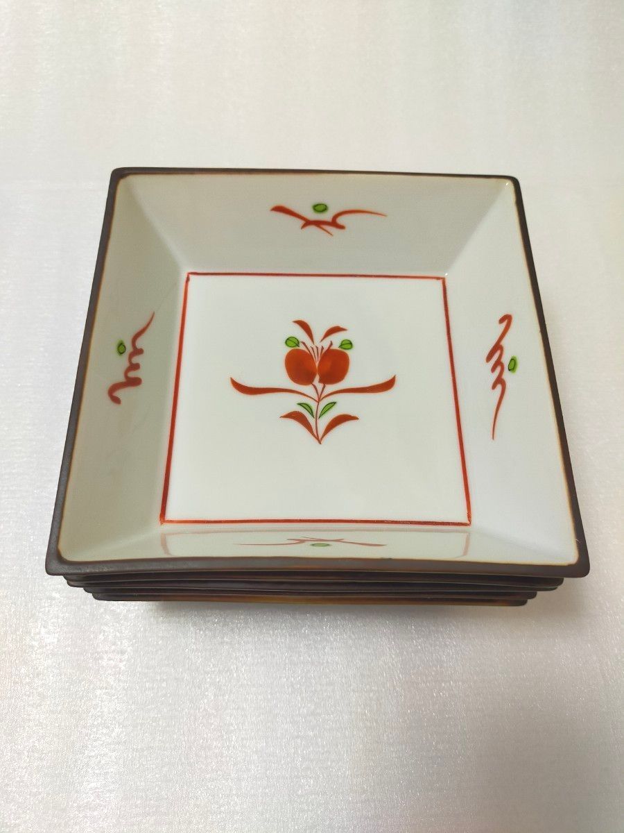 未使用品】たち吉 橘吉 5枚セット 呉須赤絵 紅花文 中鉢 角鉢 深 未使用品】たち吉 橘吉 5枚セット 呉須赤絵 紅花文 中鉢 角鉢 深