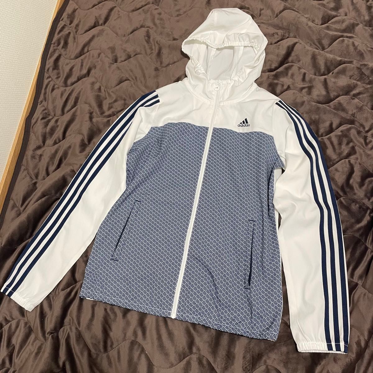 adidas アディダス フード付きジャージ 花柄 ネイビー ホワイト adidas アディダス フード付きジャージ 花柄 ネイビー ホワイト
