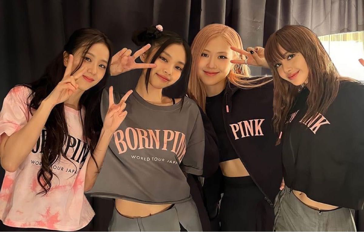  2024年おすすめのアイテム満載 BLACKPINK ロゴTシャツ グレー ショート BORN PINK Tシャツ Tシャツ(半袖/袖なし)