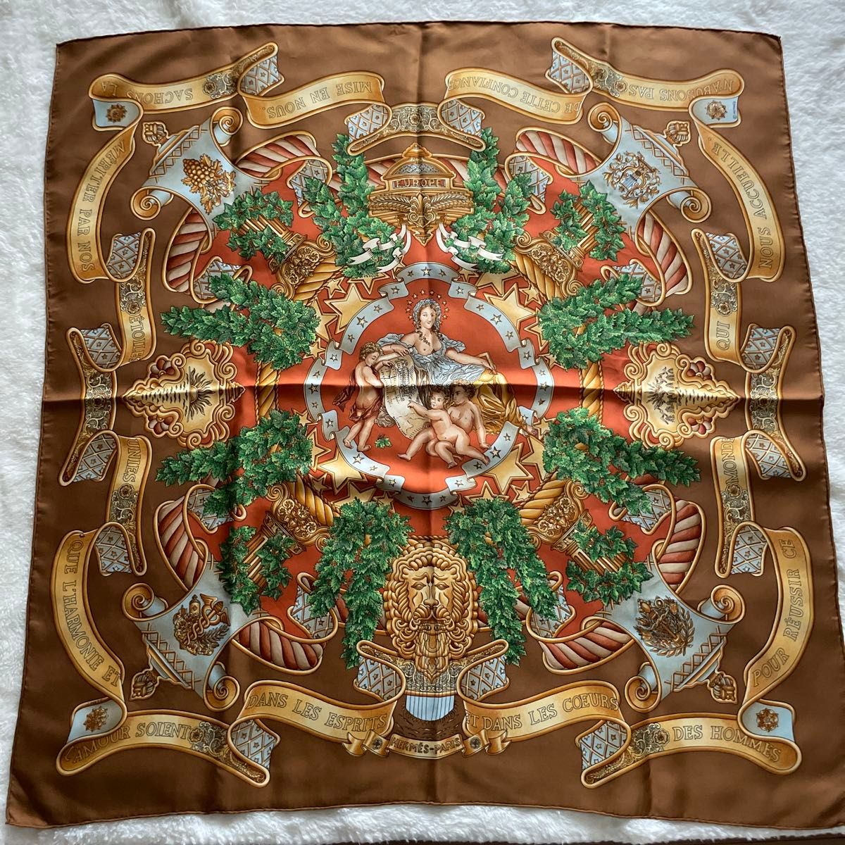 1日限定価格)HERMES スカーフ 90×90 人気柄♡値下げしました 1日限定価格)HERMES スカーフ 90×90 人気柄♡値下げしました