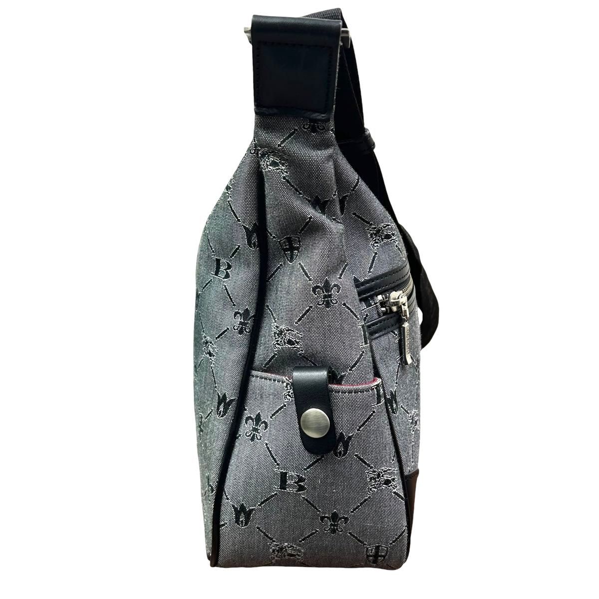美品 BURBERRY BLACK LABEL ショルダーバッグ 総柄 希少 美品 BURBERRY BLACK LABEL ショルダーバッグ 総柄 希少