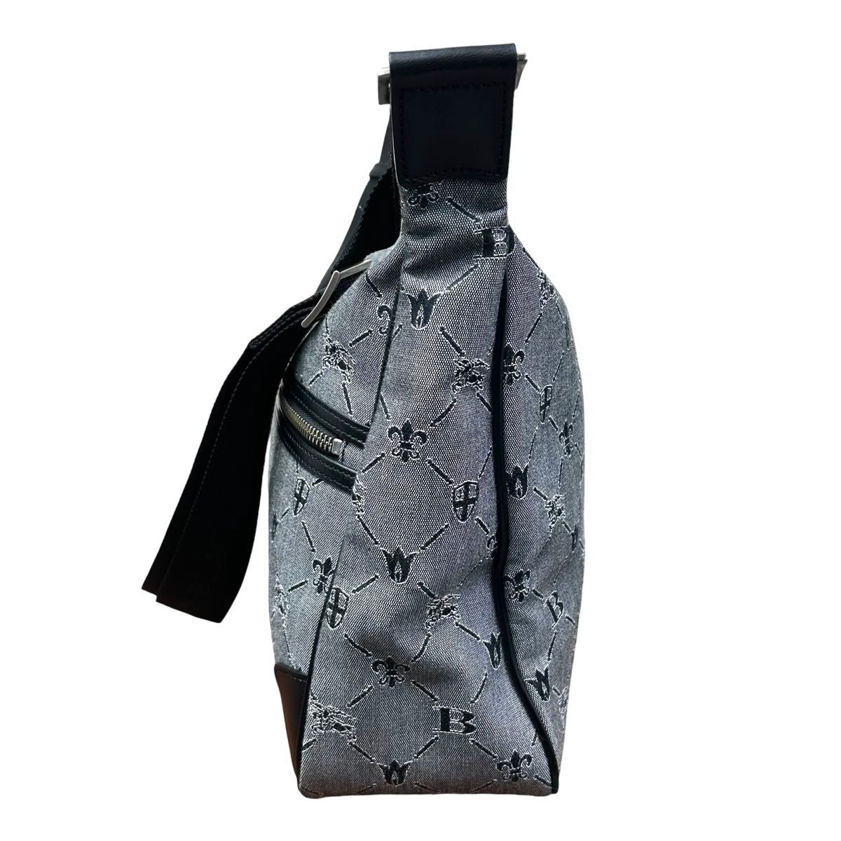 美品 BURBERRY BLACK LABEL ショルダーバッグ 総柄 希少 美品 BURBERRY BLACK LABEL ショルダーバッグ 総柄 希少