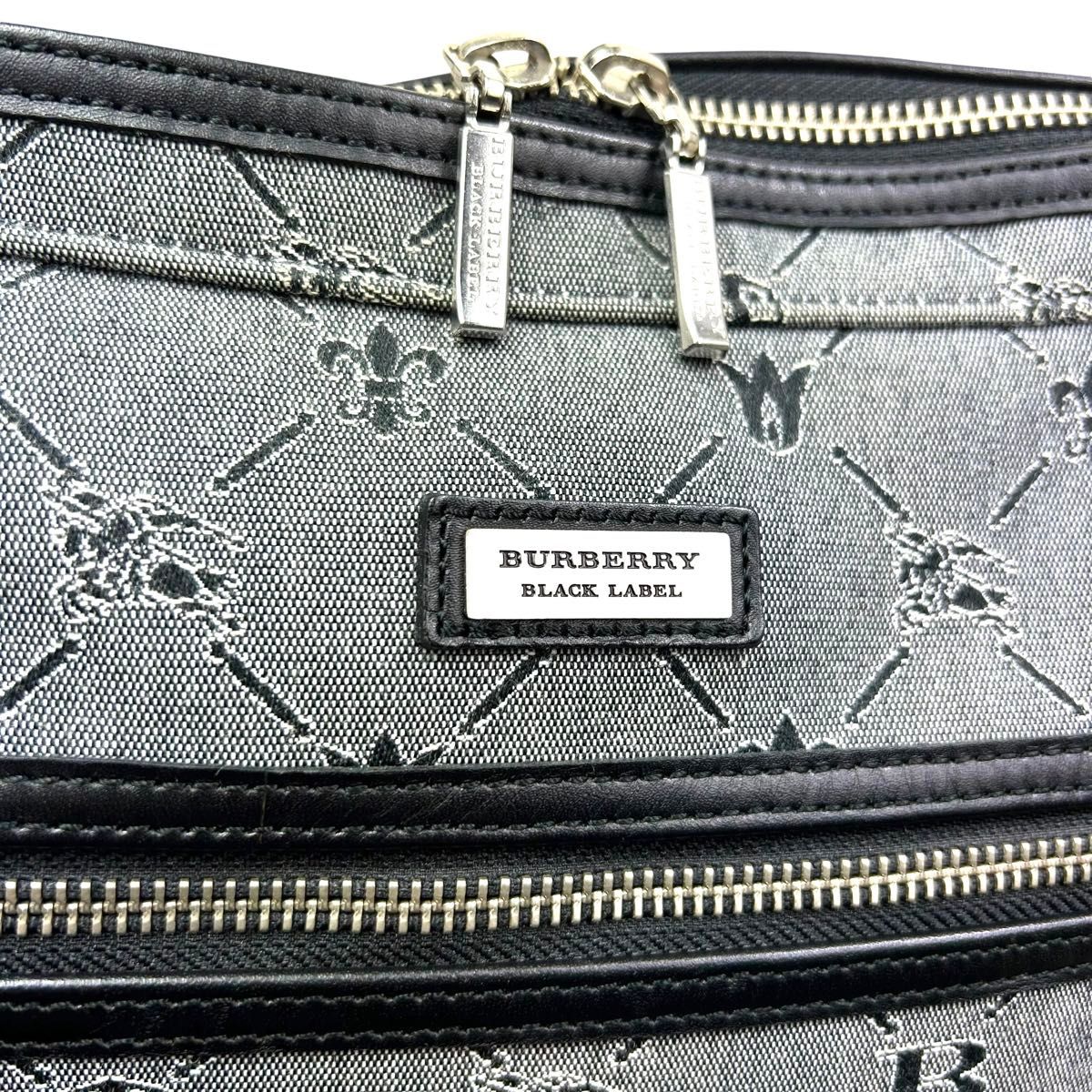 美品 BURBERRY BLACK LABEL ショルダーバッグ 総柄 希少 美品 BURBERRY BLACK LABEL ショルダーバッグ 総柄 希少