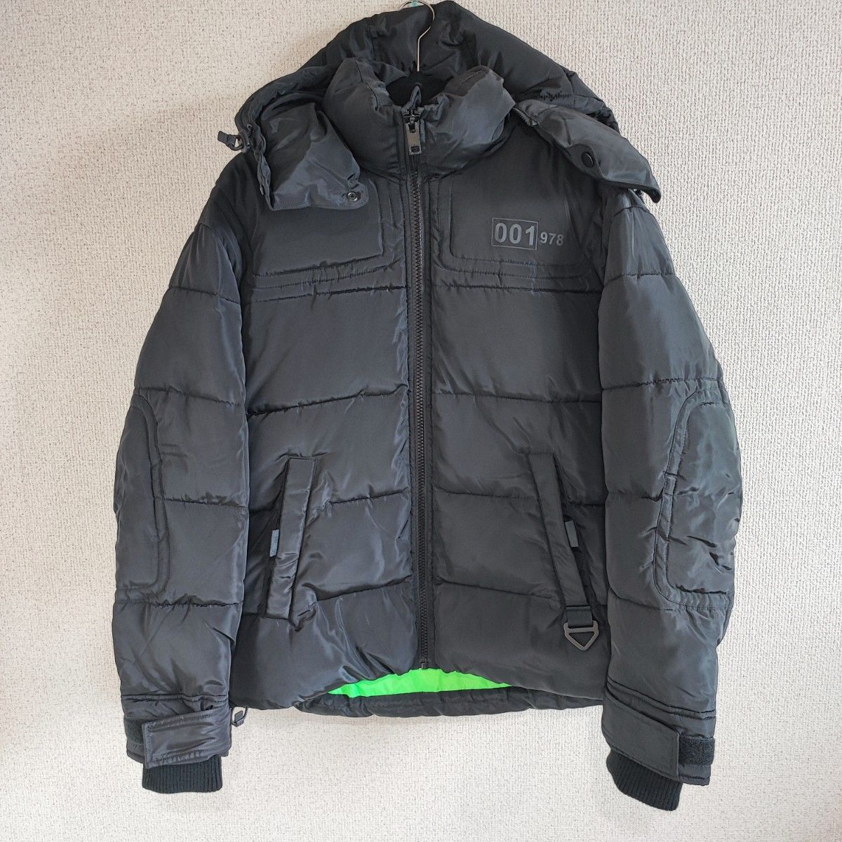 極美品 DIESEL Mサイズ W-RUSSELL-PAD ブラック ダウン 極美品 DIESEL Mサイズ W-RUSSELL-PAD ブラック ダウン